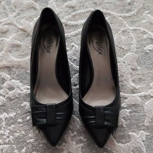Black bow pumps